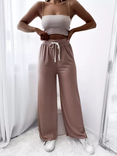 Braune, weite Palazzo-Hose mit Falten - Kleidung