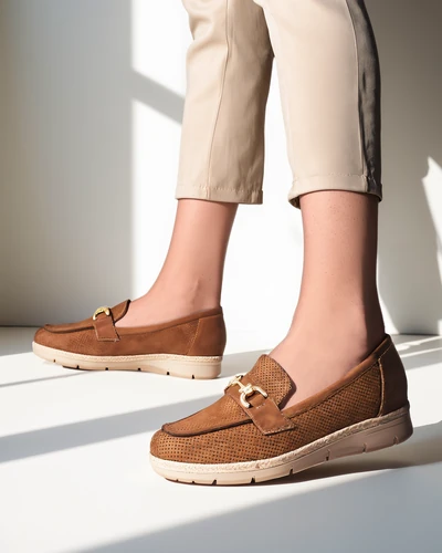 Royalfashion Damenflachschuhe mit einer Verzierung an der Zehe