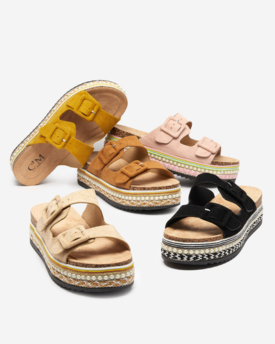 Senffarbene Damenhausschuhe auf dicker Carisno-Sohle - Schuhe