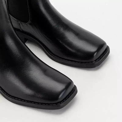 OUTLET Schwarze Damenstiefel mit eckiger Spitze Pyroqe - Schuhe