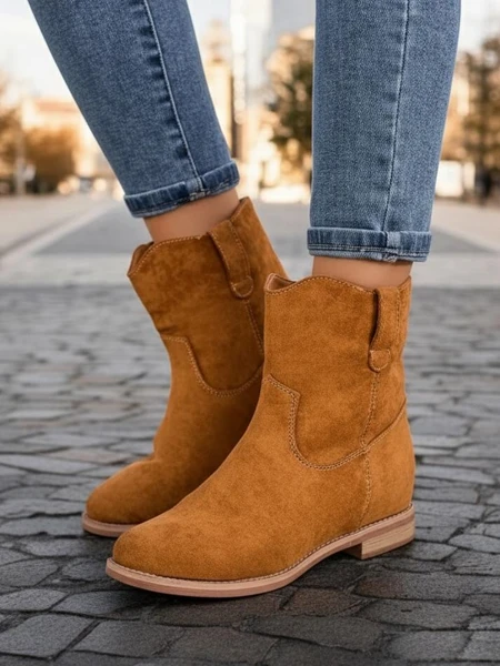 Braune Cowboystiefel auf einem bedeckten Keil Jelluma - Footwear