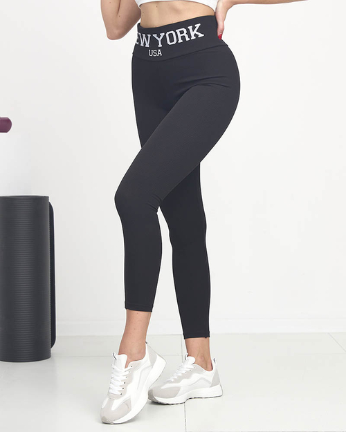 Чорні легінси в рубчик із білими написами