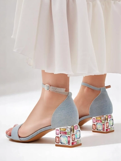 Royalfashion Damensandalen mit dekorativen Absätzen Ballou