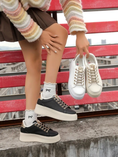Royalfashion Damen Sport Sneakers mit dekorativen Schnürsenkeln Eone