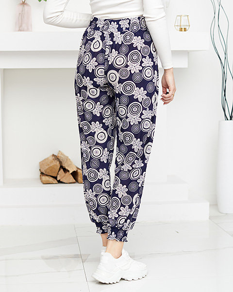 Темно-синьо-білі жіночі штани з принтом PLUS SIZE - Одяг