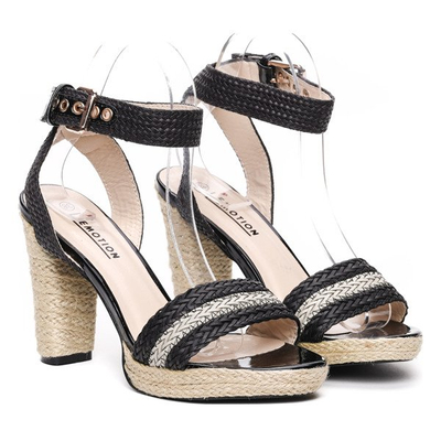 Schwarze Sandalen auf dem Kaydence-Pfosten - Schuhe 1