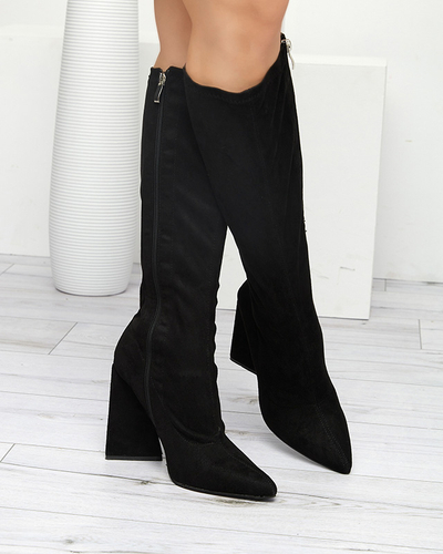 Schwarze Stiefel auf dem Pfosten Asfori- Buty