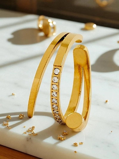 Dolce Vita Armreif-Armband mit dekorativen Charms