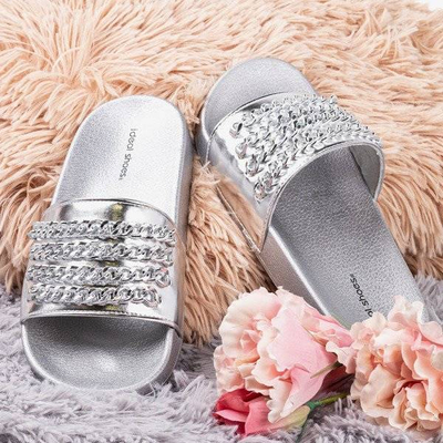 OUTLET Silberne Hausschuhe mit einer Kette Slivien - Footwear