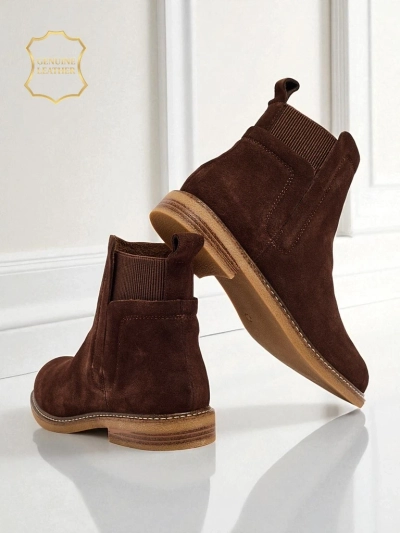 Cuoio Elegante: Braune Wildlederstiefeletten für stilvolle Frauen