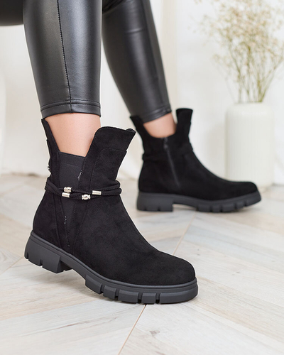 Royalfashion Schwarze Damenstiefel mit Zierriemen Dafflo