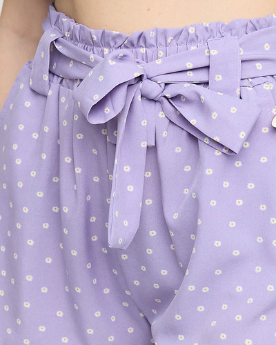 Violett gemusterte kurze Damen-Shorts aus Textil mit Blumen - Kleidung