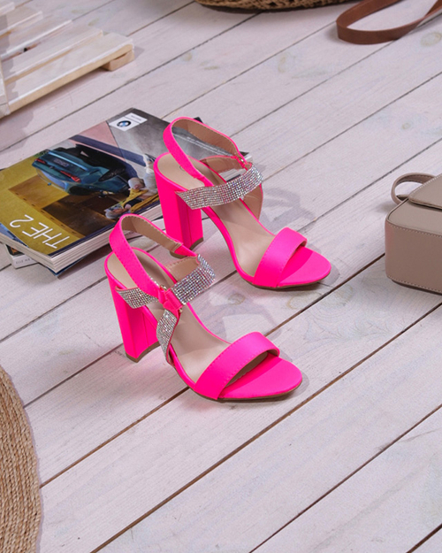 Неонові рожеві жіночі сандалі на посту Xiobi. Взуття