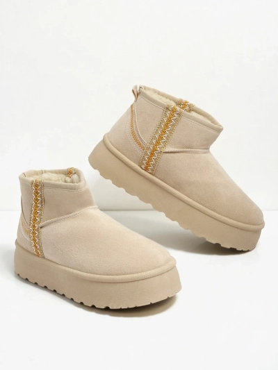 Kurze Damenstiefel a'la Schneestiefel Pravel