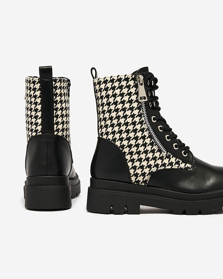 Royalfashion Schwarze Damenstiefel mit Zatafel-Pepita-Einsatz