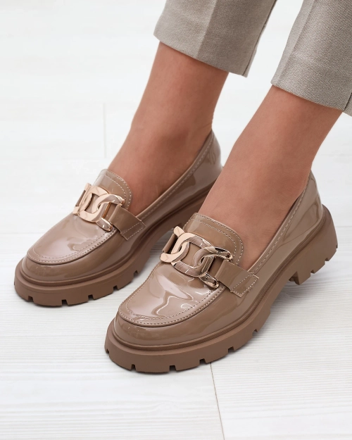 Світло-коричневі лаковані мокасини для жінок Pogola- Footwear