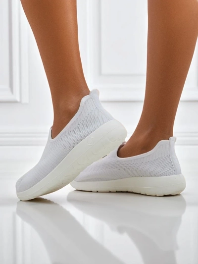 Damen weiße Callista Slip-Ons aus atmungsaktivem Stoff mit flachem Absatz