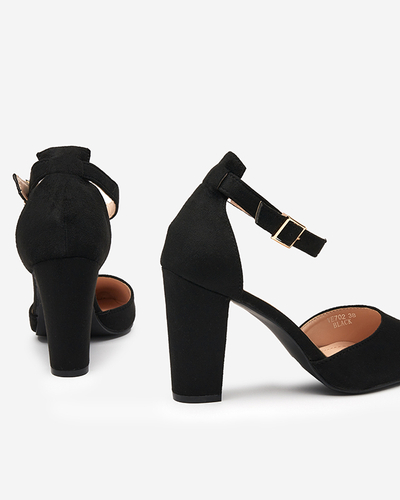 Schwarze Damensandalen auf der Kinotia-Post - Schuhe