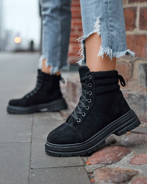 Жіночі утеплені черевики-трапери чорного кольору Tivica - Взуття