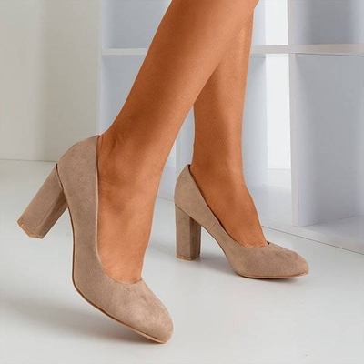 Beigefarbene Pumps am Amelle-Pfosten - Schuhe