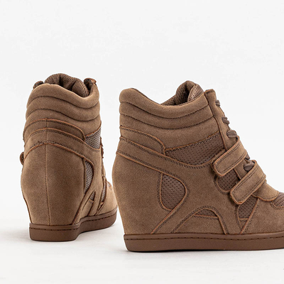 Braune Turnschuhe für Mädchen auf einem Indoor-Wedge von Janomi-Schuhen