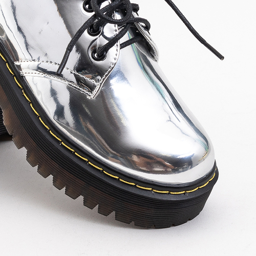 Срібні жіночі лаковані напівчеревики Belita