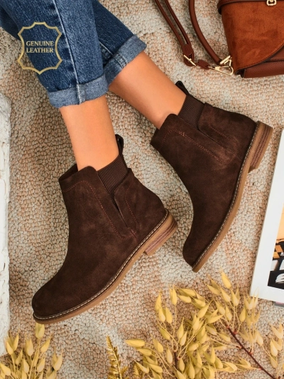 Cuoio Elegante: Braune Wildlederstiefeletten für stilvolle Frauen