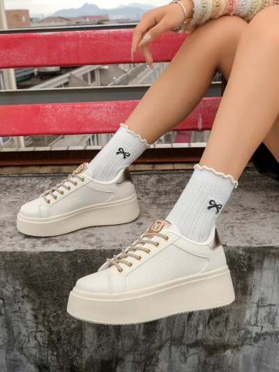 Royalfashion Damen Sport Sneakers mit dekorativen Schnürsenkeln Eone