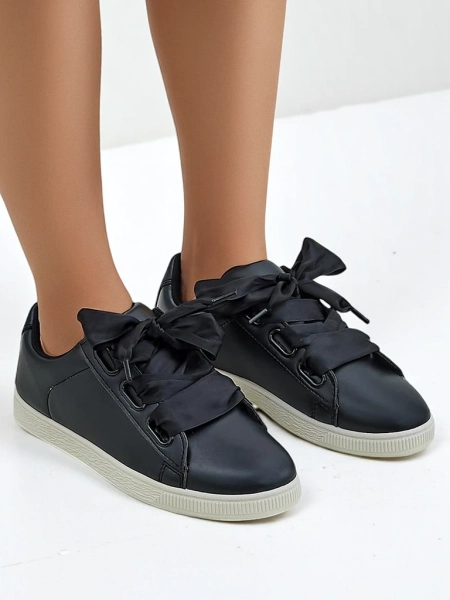 Royalfashion Damensneaker aus eco-Leder mit dekorativen Schnürsenkeln Etti