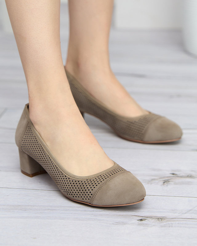 Graue und braune durchbrochene Pumps am Pfosten. Pollam - Footwear