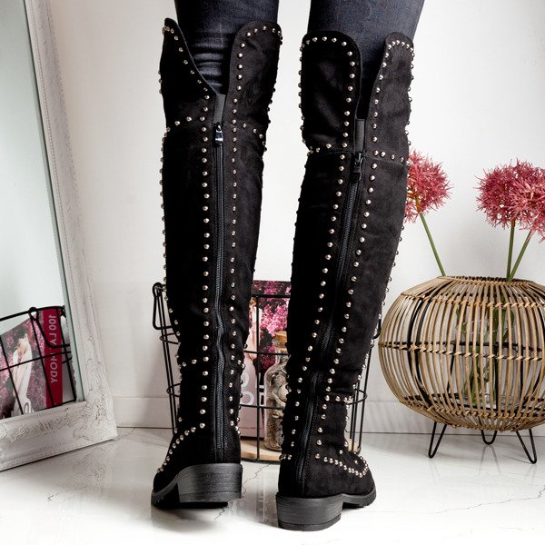 Flache Stiefel mit Magus-Nieten - Schuhe