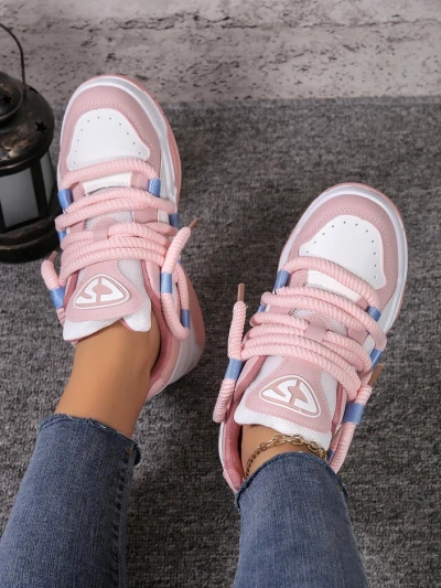 Royalfashion Damen Sport-Sneaker mit dekorativen Schnürsenkeln Clesiv