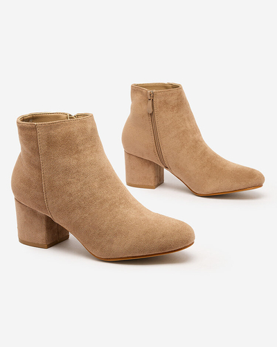 Royalfashion Hellbraune Damenstiefel mit niedrigem Stiletto Referra