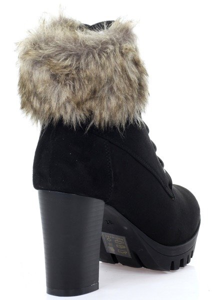 Czarne botki na słupku z futerkiem - Obuwie