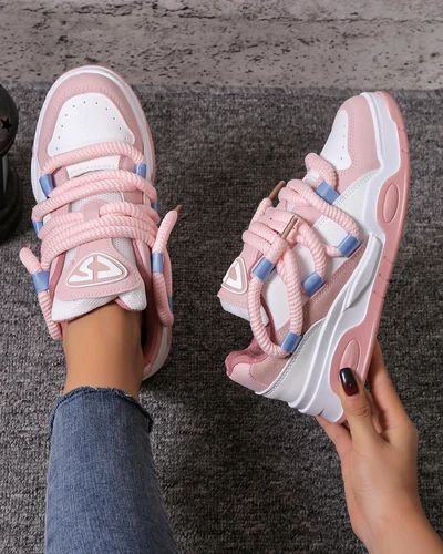 Royalfashion Damen Sport-Sneaker mit dekorativen Schnürsenkeln Clesiv