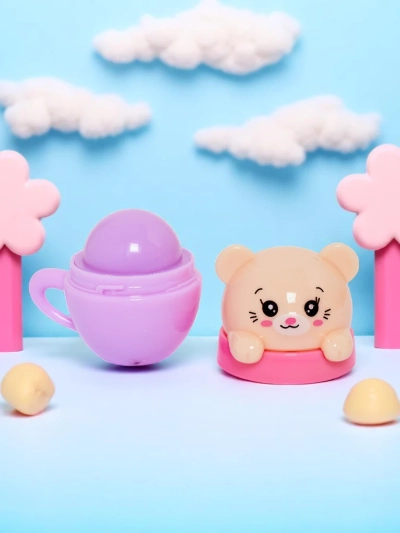 Kinder-Lippenbalsam mit einem Bären in einer Tasse – spendet Feuchtigkeit und regeneriert
