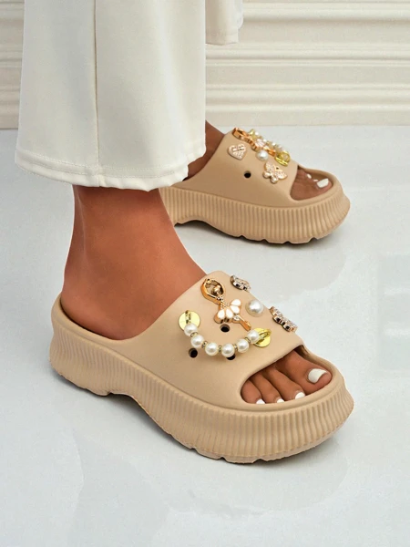 Royalfashion Damen-Gummisandalen mit Verzierungen Slash Glam