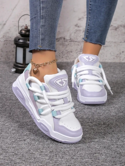 Royalfashion Damen Sport-Sneaker mit dekorativen Schnürsenkeln Clesiv