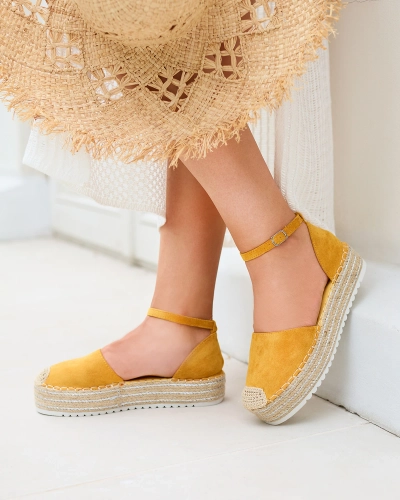 Gelbe Damensandalen a'la espadrilles auf der Indira-Plattform - Schuhe