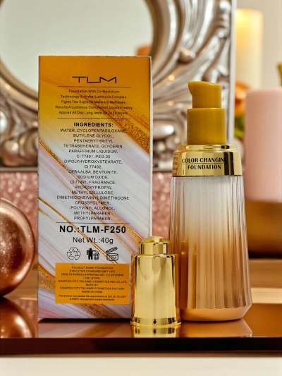 Mattierende Foundation mit Kollagen Sand Nude