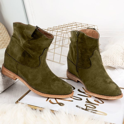 Grüne Cowboystiefel auf einem überzogenen Astrit-Keil - Schuhe