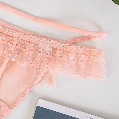 Мереживні стрінги в персиковому кольорі - Нижня білизна