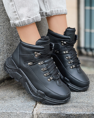 Schwarze Kunstleder-Schneestiefel von Rueq- Footwear