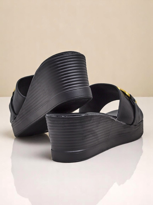 Royalfashion Жіночі босоніжки на танкетці Nolia