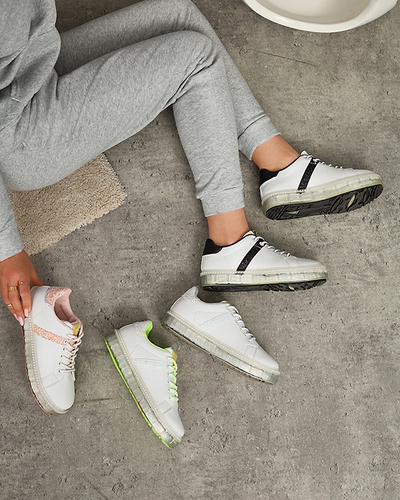 Жіночі спортивні кросівки білого кольору з чорними вставками Asxa- Footwear