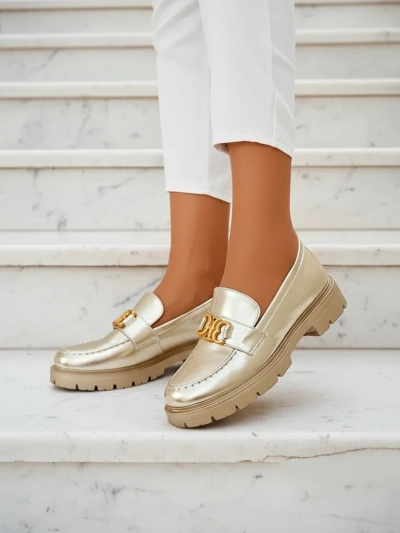 Goldene Chloé Mokassins Eleganter Damenstil
