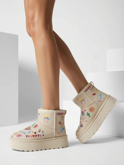 Royalfashion Kurze Damen-Schneestiefel mit Hanaga-Aufklebern