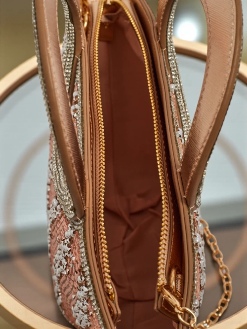 Маленька жіноча сумочка з цирконами Sparkle Queen