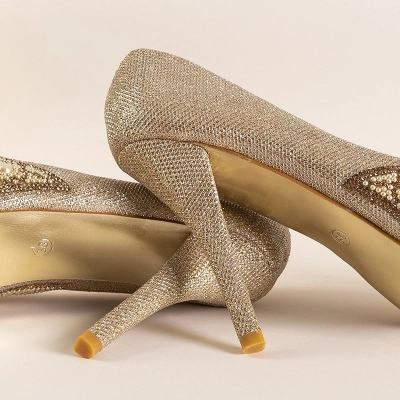 OUTLET Goldglänzende Pumps auf einem Prisca-Stilettoabsatz - Schuhe