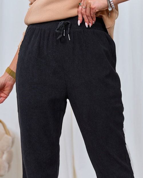 Royalfashion Чорні жіночі штани з вельветової тканини